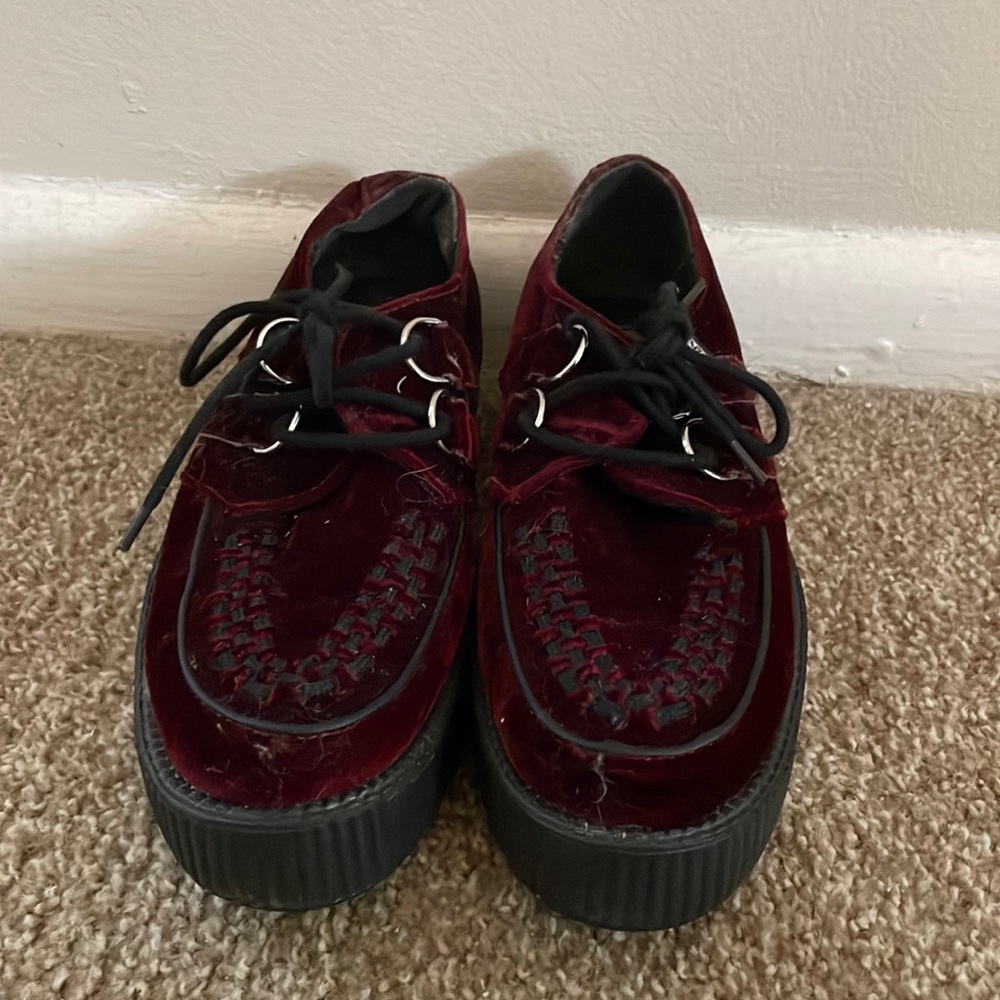 TUK burgundy velvet creepers size 8
